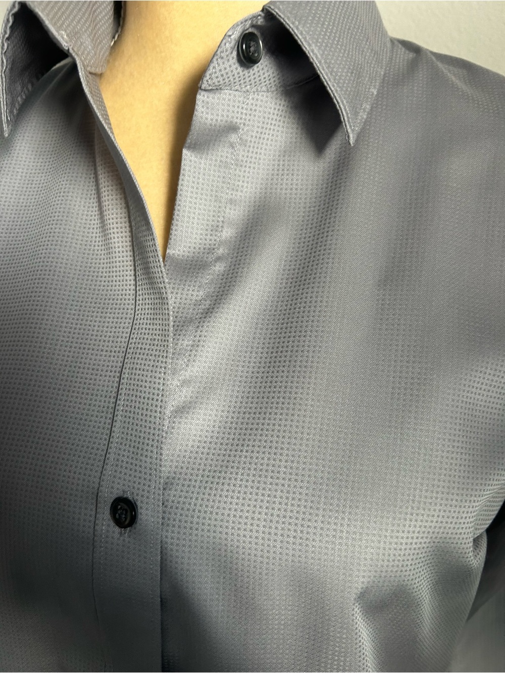 NWT Calvin Klein Women’s Light Gray Long-Sleeve Button-Up Shirt Sz S No Iron - Picture 2 of 6